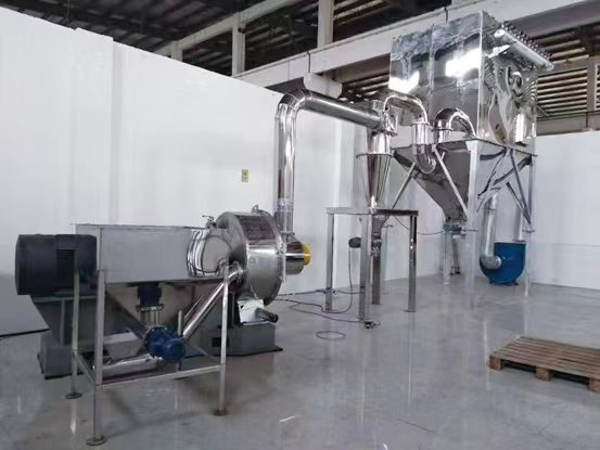 300目玻璃陶瓷用鋰輝石粉磨粉用什么機(jī)器？